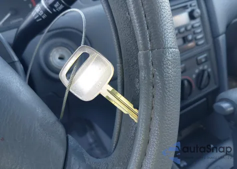 2001 Toyota Camry Le z USA, uszkodzony, nr VIN 4T1BG22K61U841437